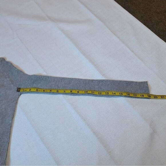 Yoki Gray Ribbed Lace Up Chest Mock Neck Long Sleeve Sweater Size Small - Picture 4 of 11